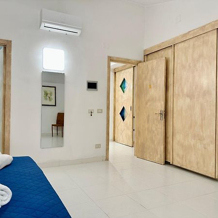 Unique Rooms In Centro Citta Bagno Privato E Climatizzatore Ragusa Exterior photo