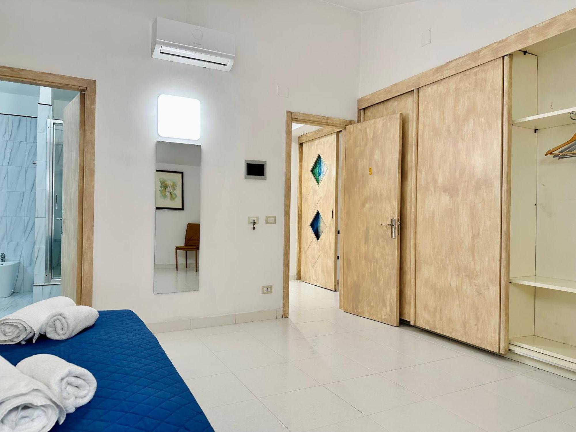 Unique Rooms In Centro Citta Bagno Privato E Climatizzatore Ragusa Exterior photo