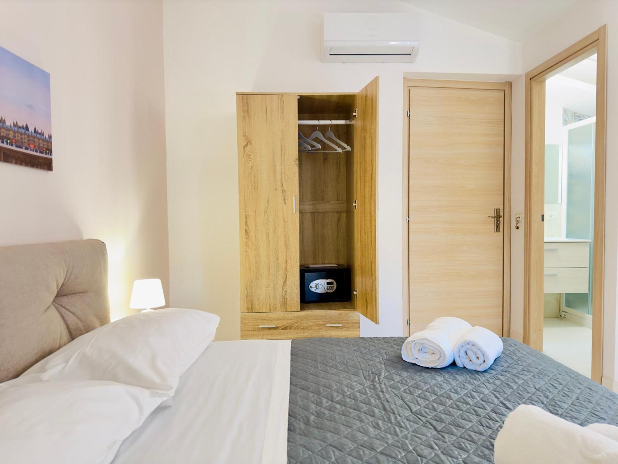 Unique Rooms In Centro Citta Bagno Privato E Climatizzatore Ragusa Exterior photo