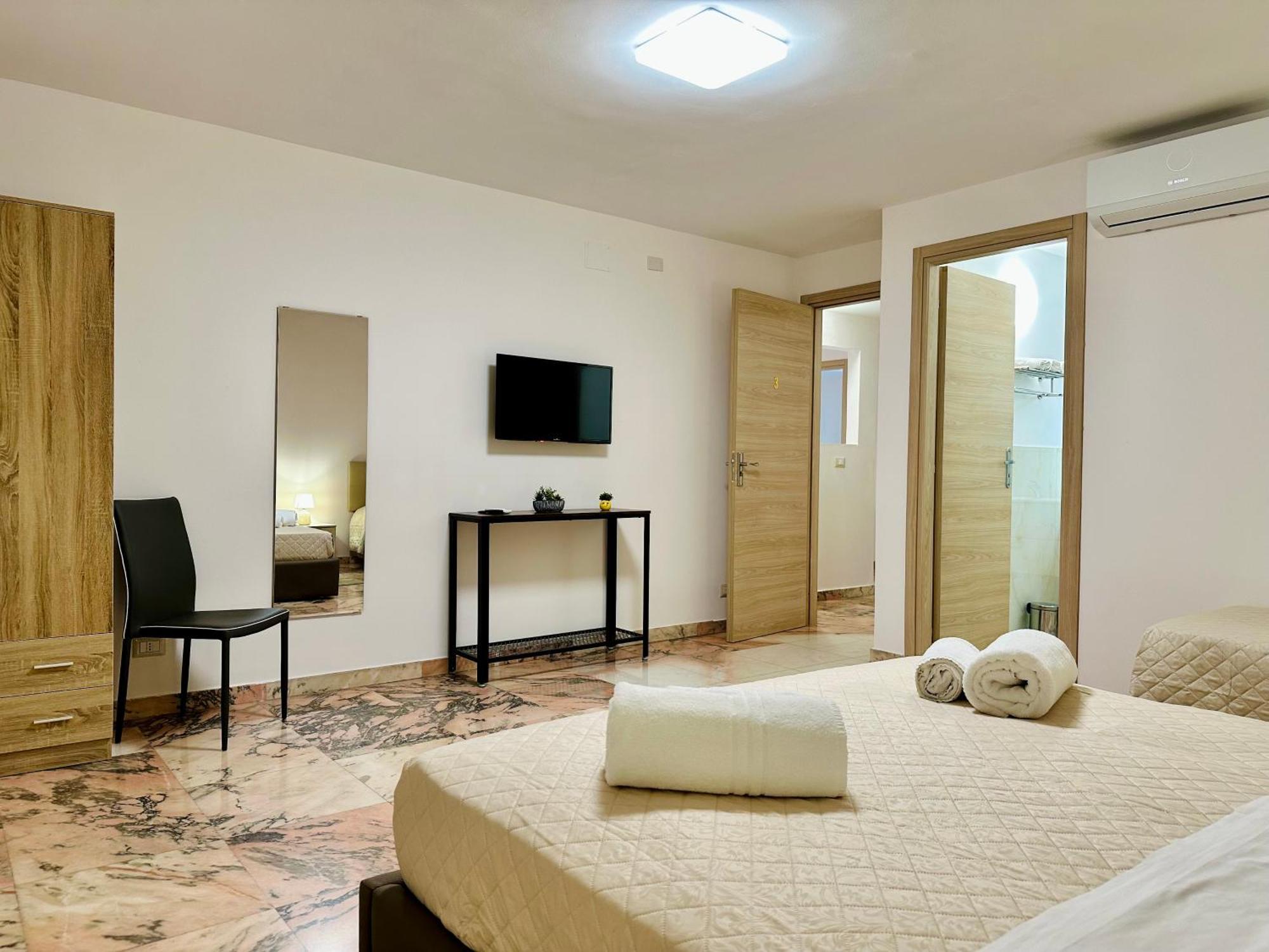 Unique Rooms In Centro Citta Bagno Privato E Climatizzatore Ragusa Exterior photo