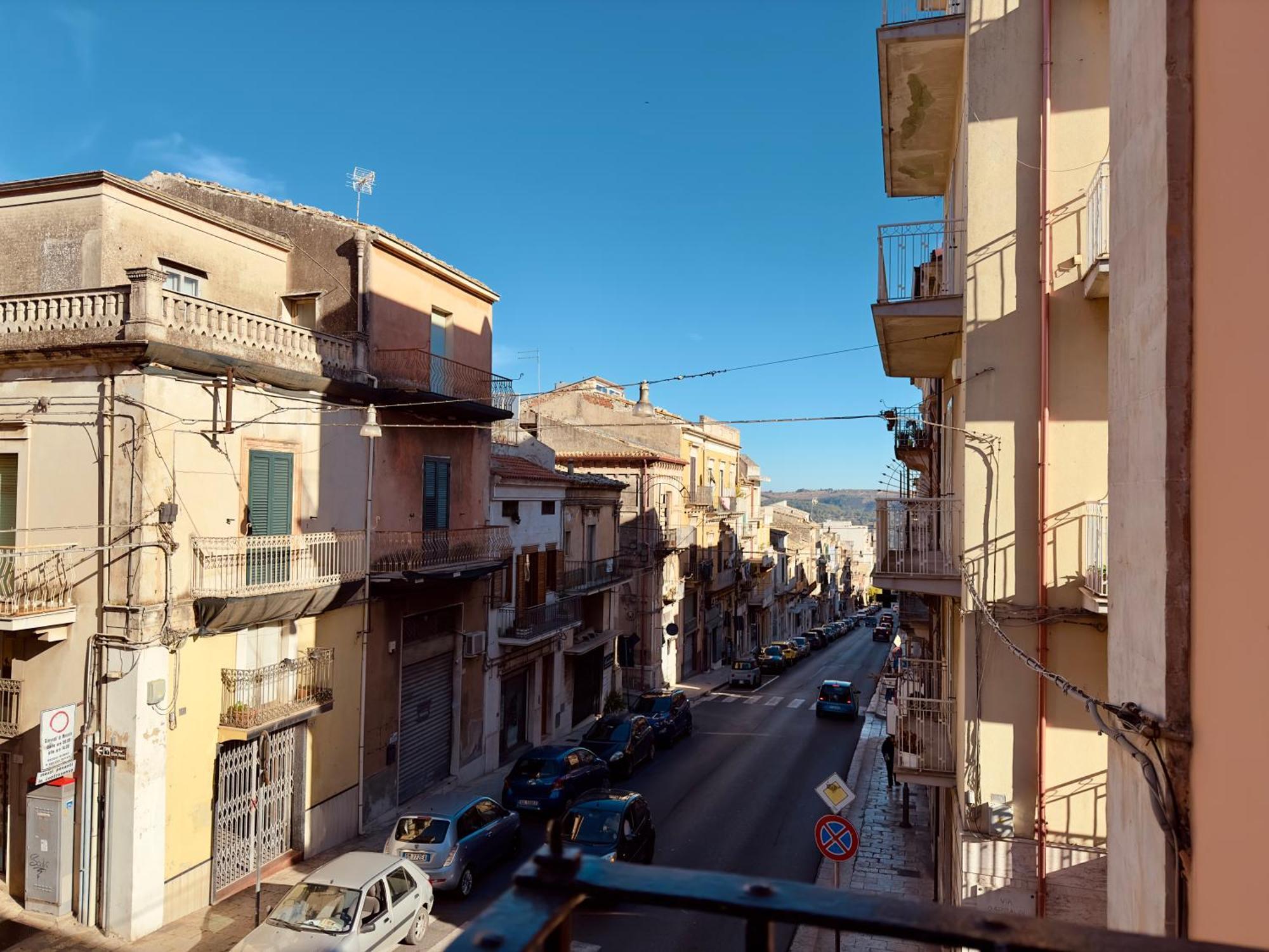 Unique Rooms In Centro Citta Bagno Privato E Climatizzatore Ragusa Exterior photo