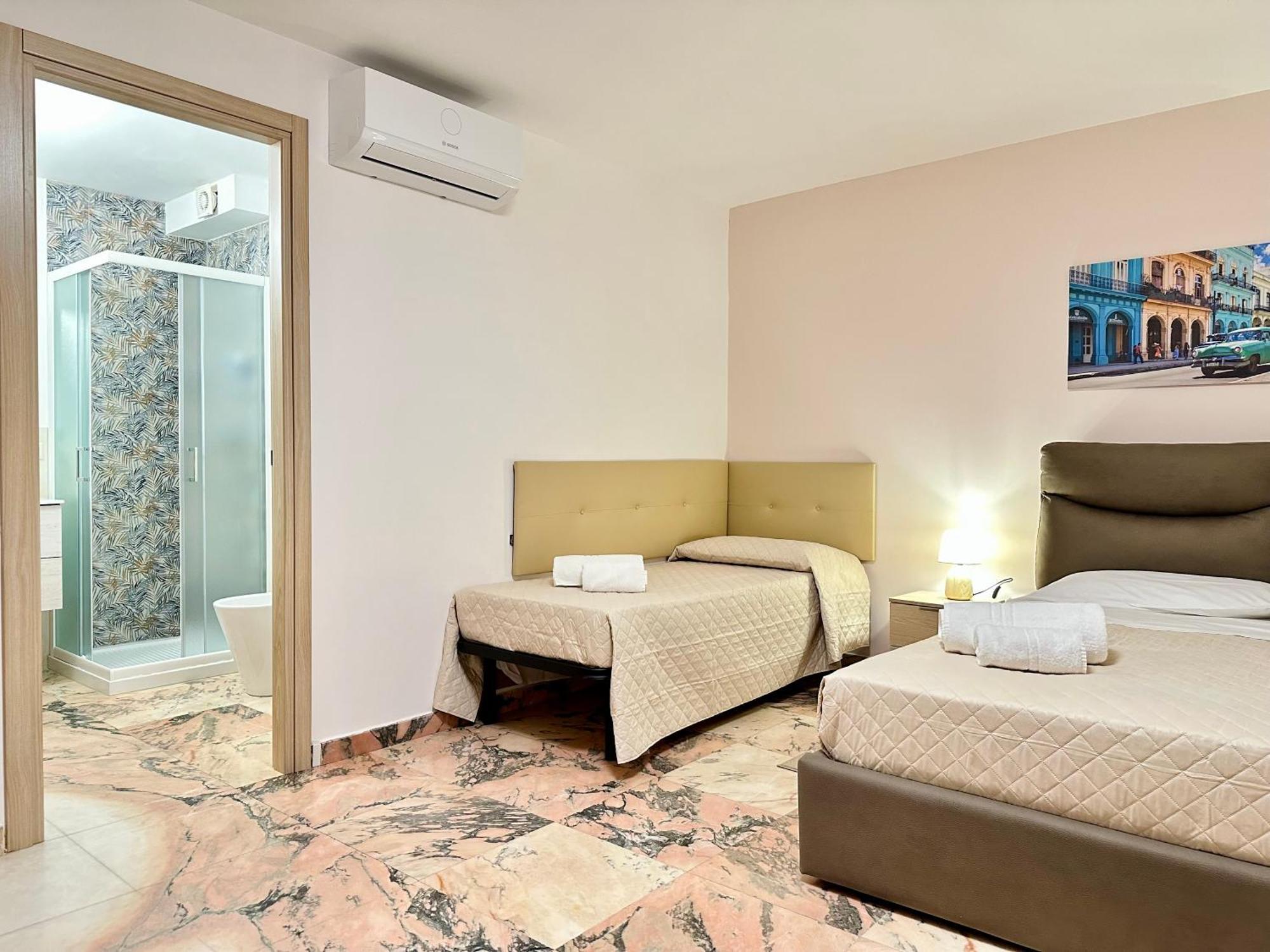 Unique Rooms In Centro Citta Bagno Privato E Climatizzatore Ragusa Exterior photo